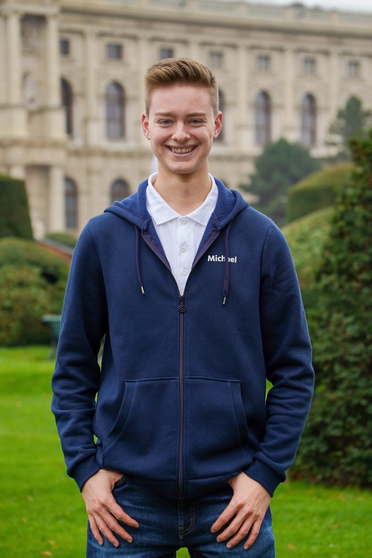 Michael Petzl am Maria Theresien Platz in Wien